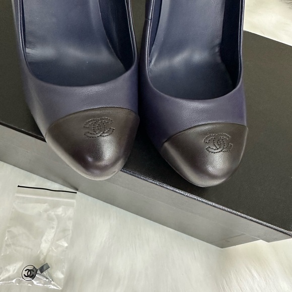 Auth Chanel Heels 👠 Excellent condition - Picture 15 of 17
